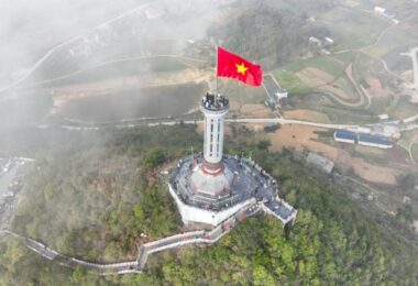 Lung Cu Flag tower