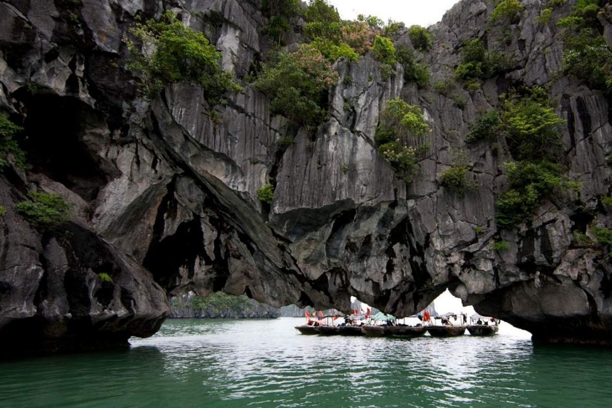 In the dream Halong Bay, with a unique combination of luxury, comfort, and service