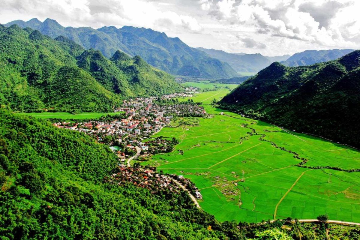 Active Mai Chau Tours Visit Tien Phi Cave (2,3 Days)