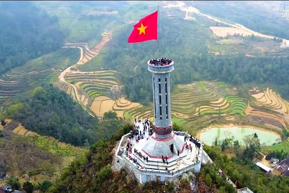 Ha Giang Tours discover Dong Van offers breathtaking landscapes