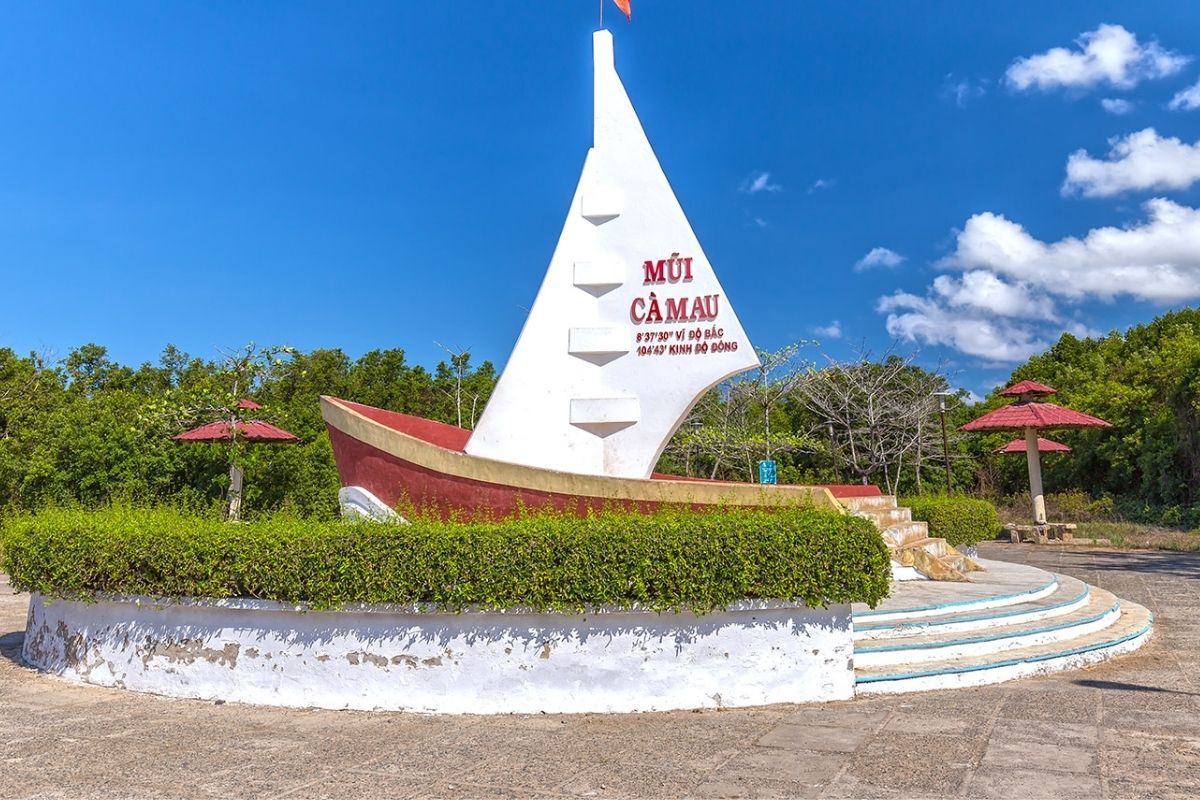 Wielding the wind with Mekong Tours will have you cruising through floating markets, ascending the renowned Cape of Ca Mau