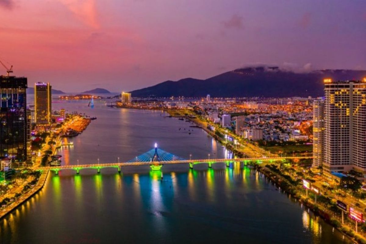 Explore Da Nang’s stunning beaches, culture, and adventure with our 5-day and 6-day packages. 