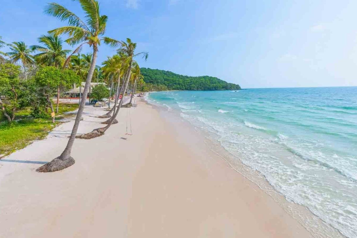 Experience luxury and adventure with Phu Quoc Island Tours Stay at Vinpearl Resort.