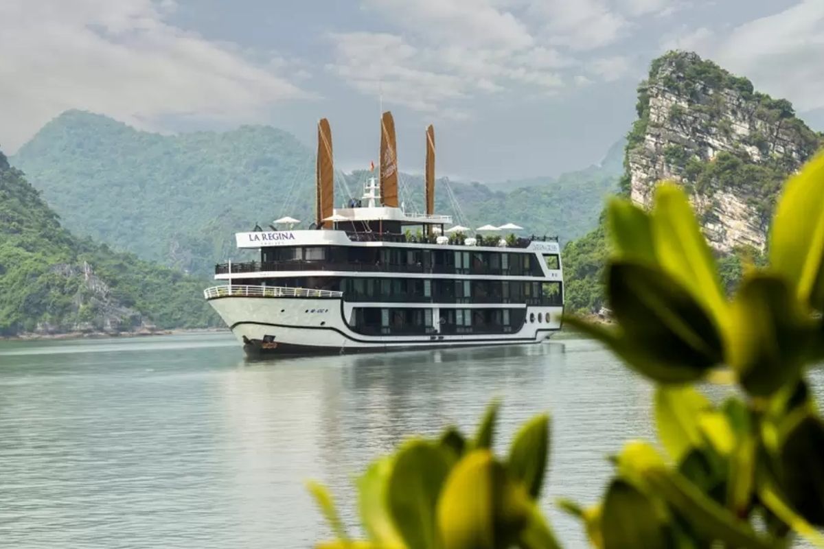 Halong Bay boasts magnificent karsts, emerald sea, and hidden grottoes. La Regina Legend Cruise offers an intimate 5-star trip