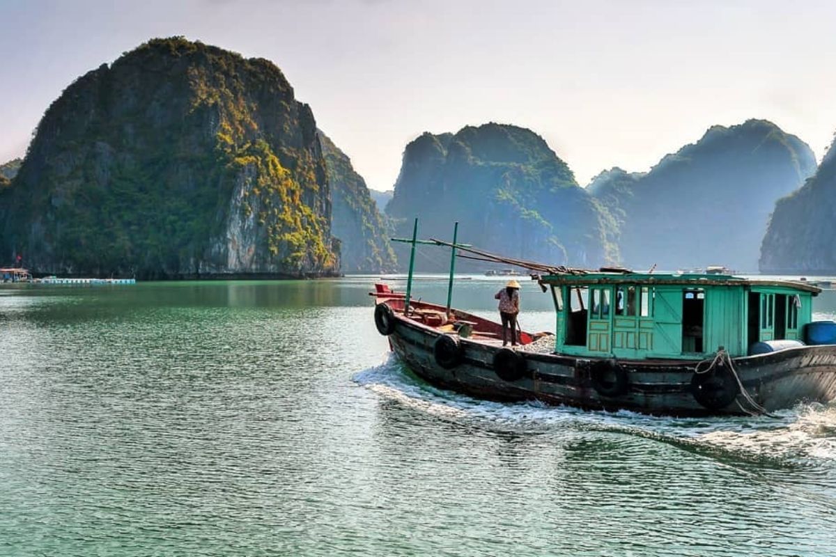 Halong Tours stay at Peony Cruise