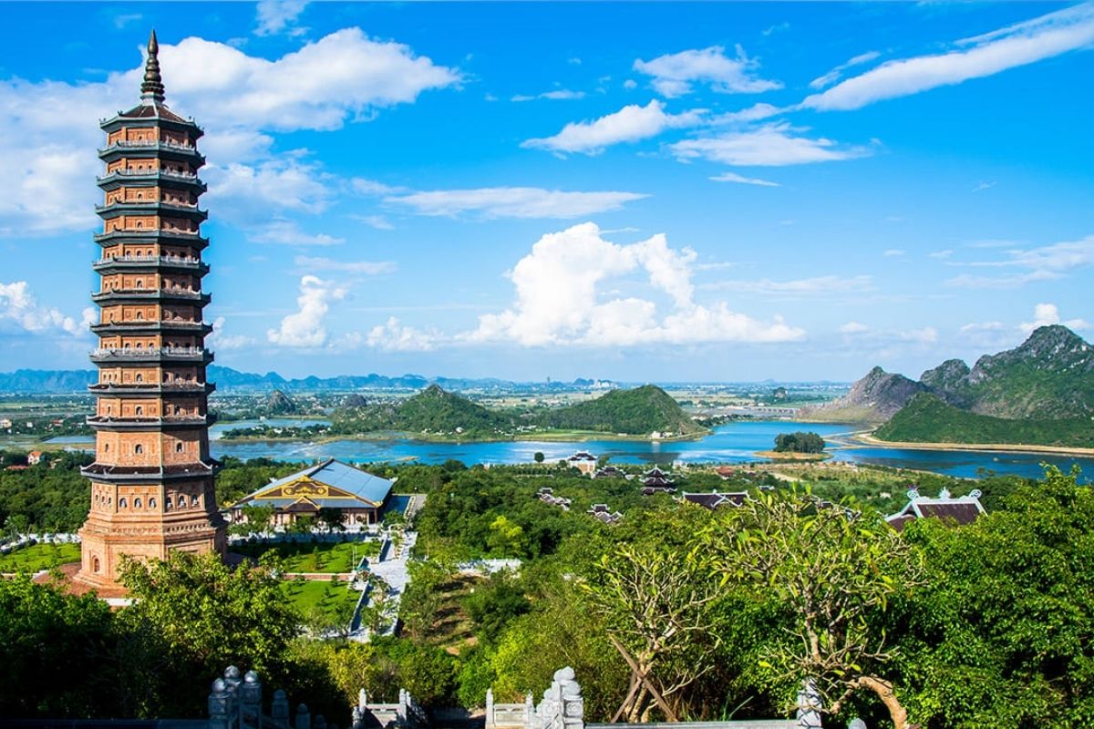 Discover Vietnam’s history with Ninh Binh Tours explore Hoa Lu Tu Tran