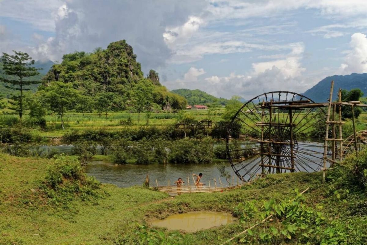 Mai Chau Tours explore Kim Boi Hot Spring (2,3 days) 