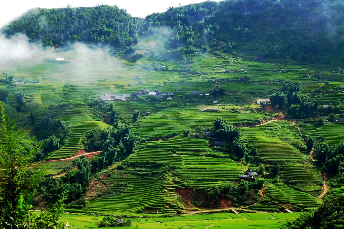 Mai Chau Tours Visit Dong Thech Ancient Tombs (2,3 Days) 