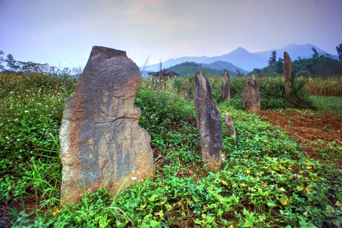 uncovering 400-year-old mysteries, towering stone tombs, and rich Vietnamese history. 