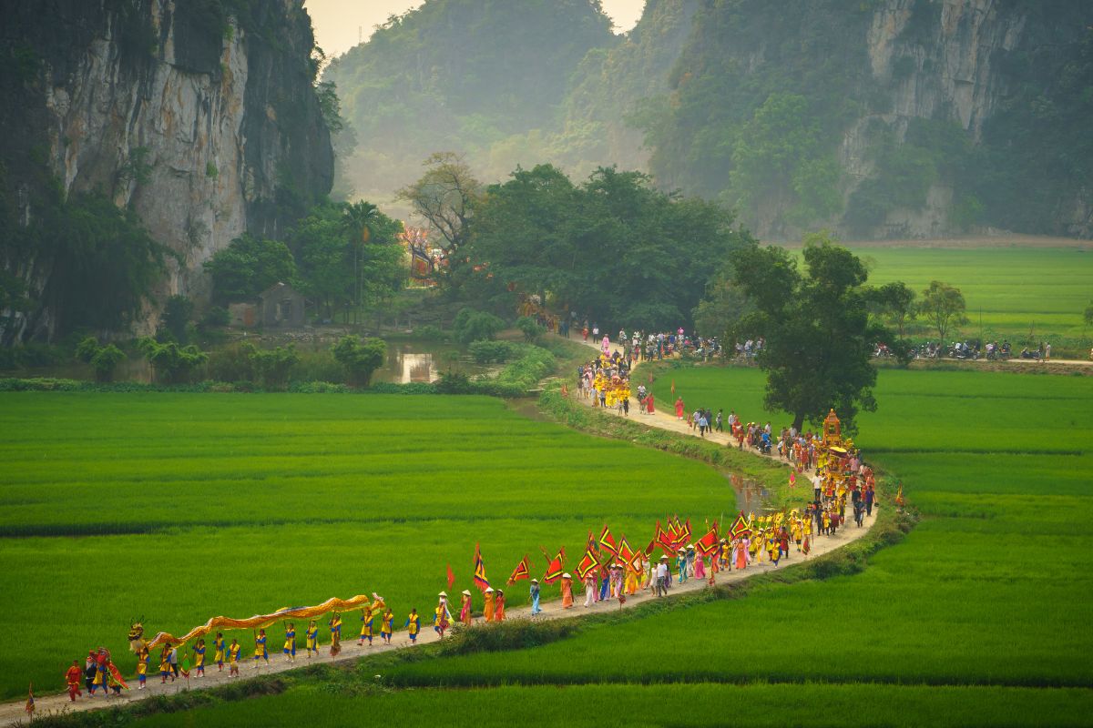 Natural Ninh Binh Tours Visit Light (Sang) Cave: 1,2 Days 