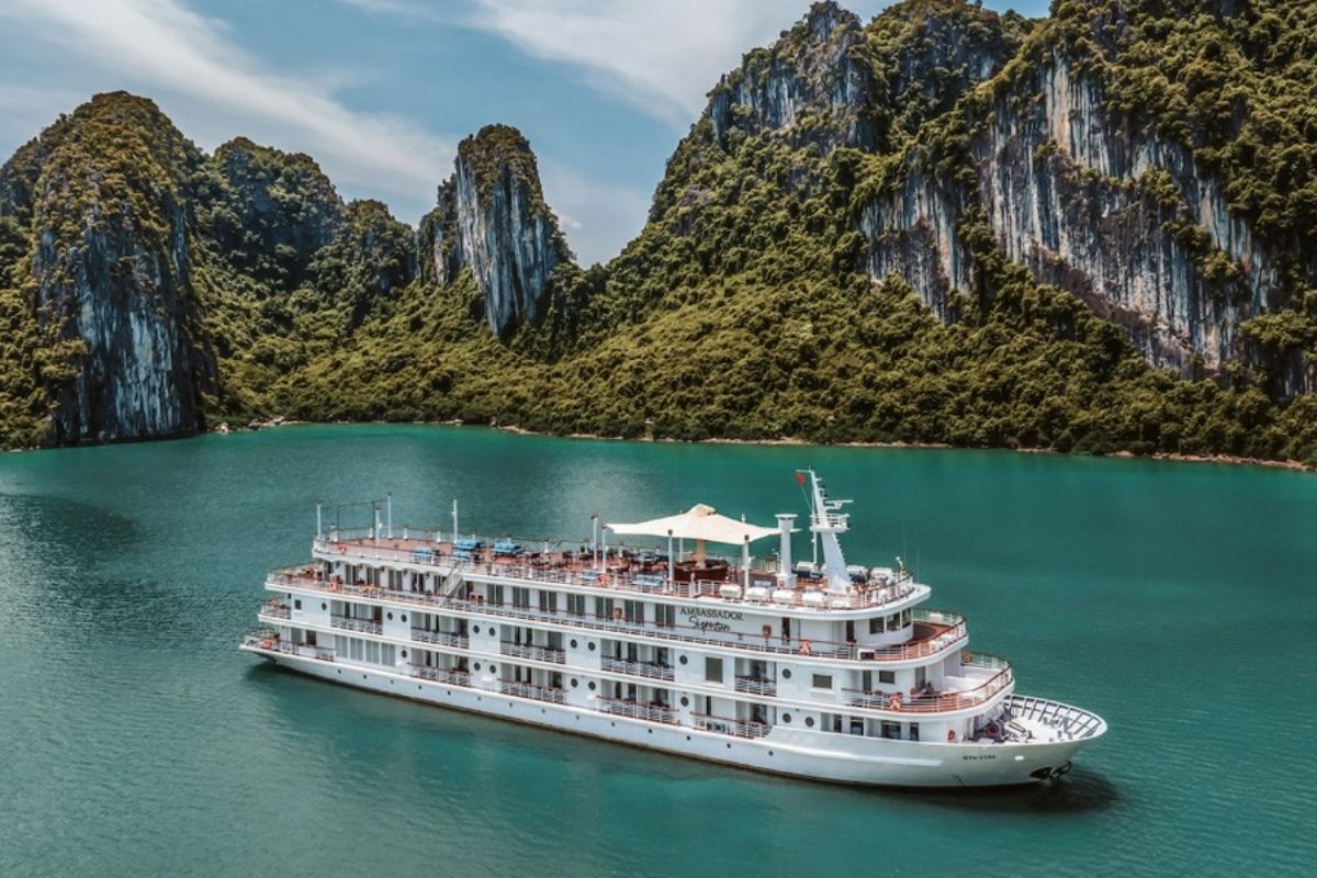 Embark on an unforgettable overnight Halong 