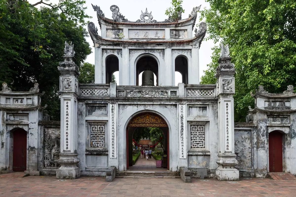 As a single traveler, a family, or a group, our Hanoi Tours have private