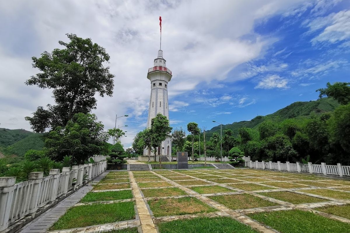 discover stunning mountains, terraced fields, vibrant cultures, and breathtaking natural wonders in Vietnam's highlands. 