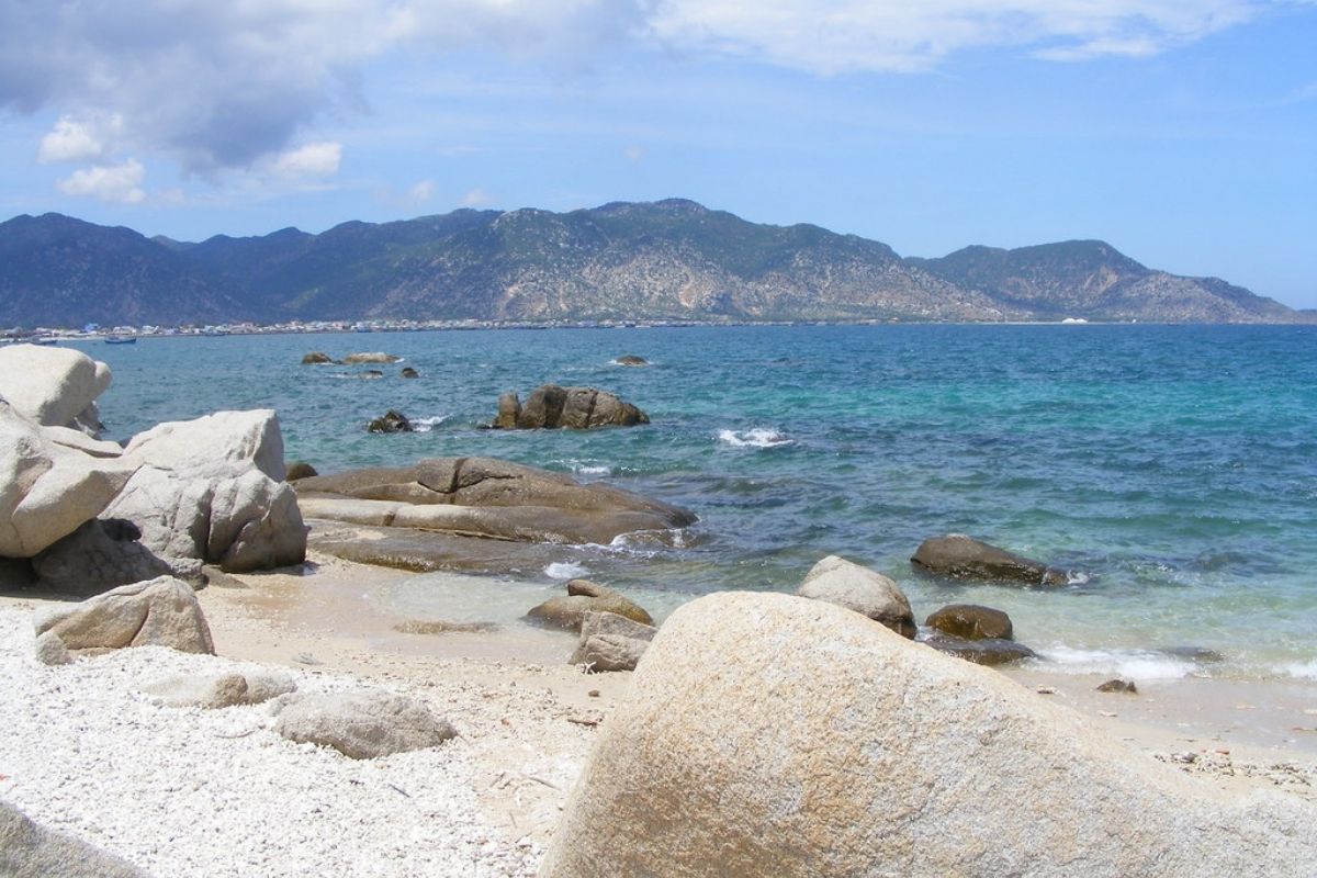 Nha Trang tours stay at Hon Tam and experience the best of Vietnam’s coastline