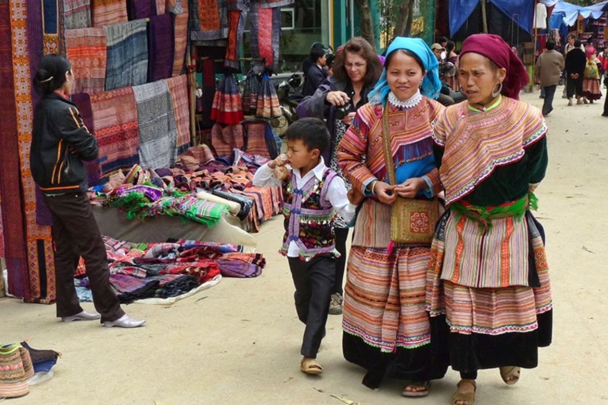 Sunday Sapa Tours Visit Bac Ha Market (2,3 Days) 