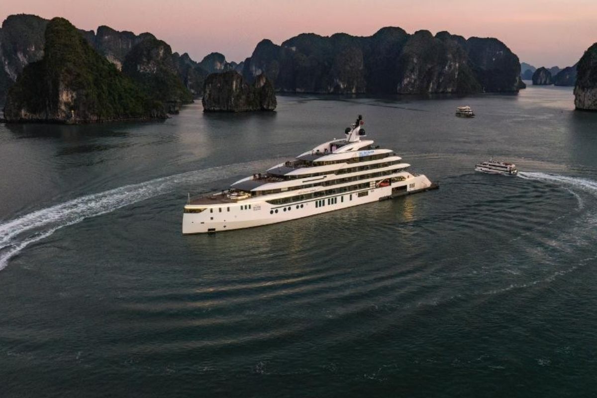  6-star cruise offering ocean-view suites, gourmet dining & thrilling excursions in Halong Bay! 