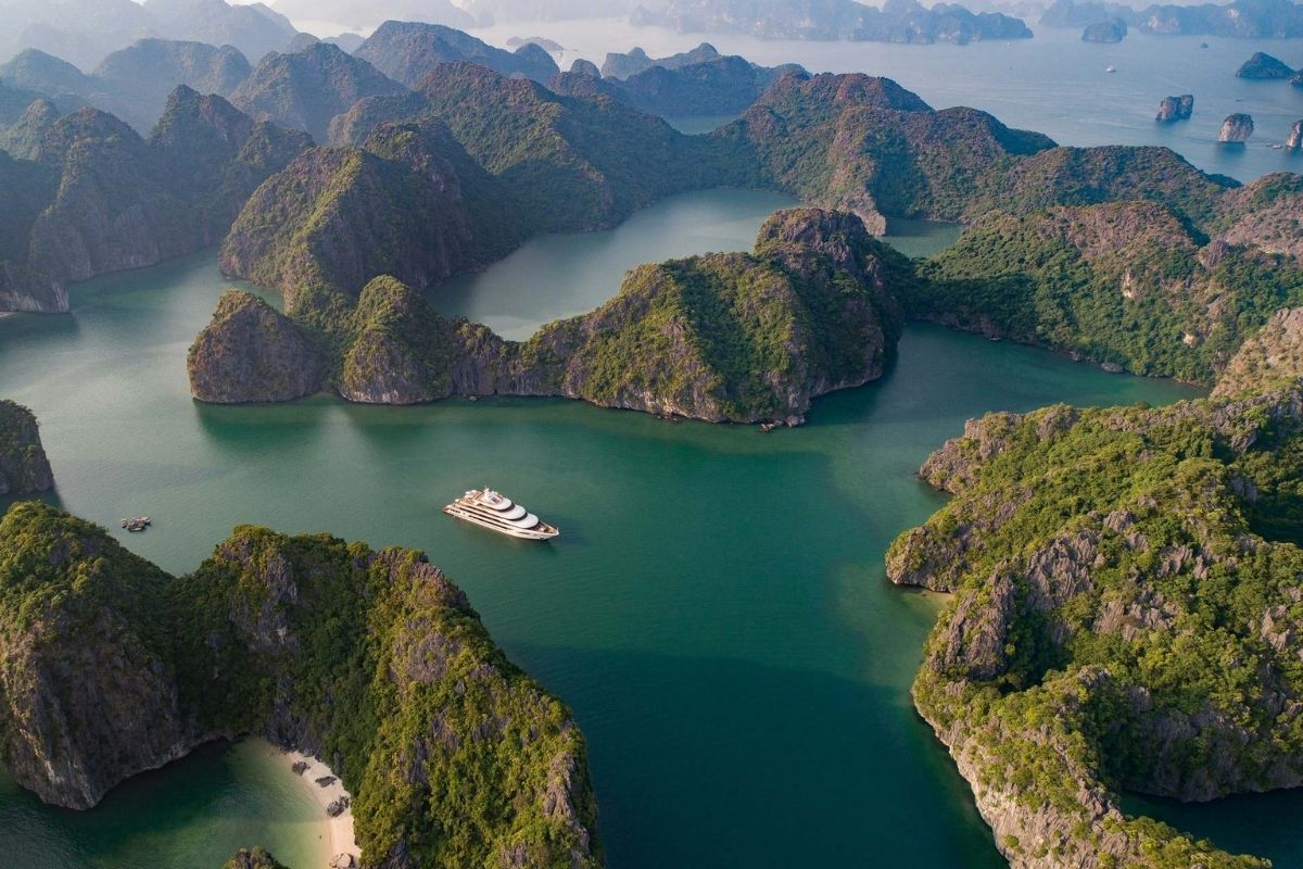 This 5-star cruise adds modern design and sustainable tourism, with an emphasis on protecting the natural beauty and cultural heritage of the area