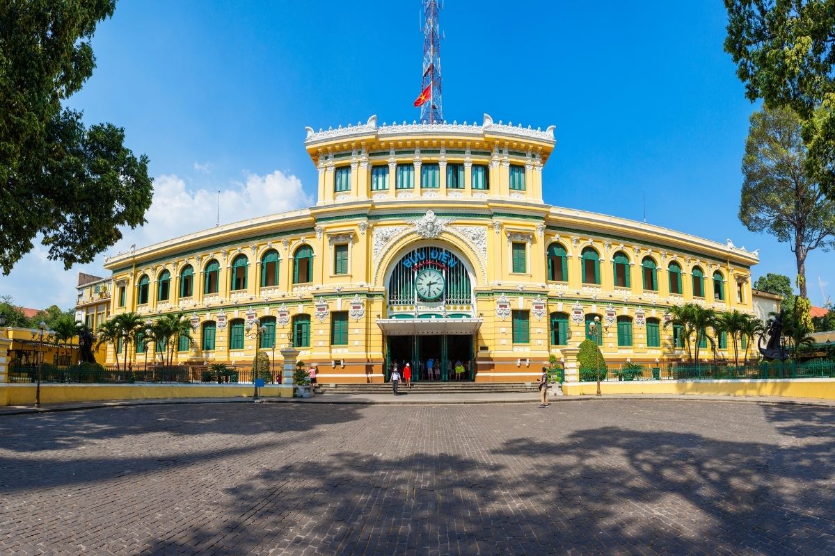 Every moment from the magnificent Notre-Dame Cathedral Basilica of Saigon