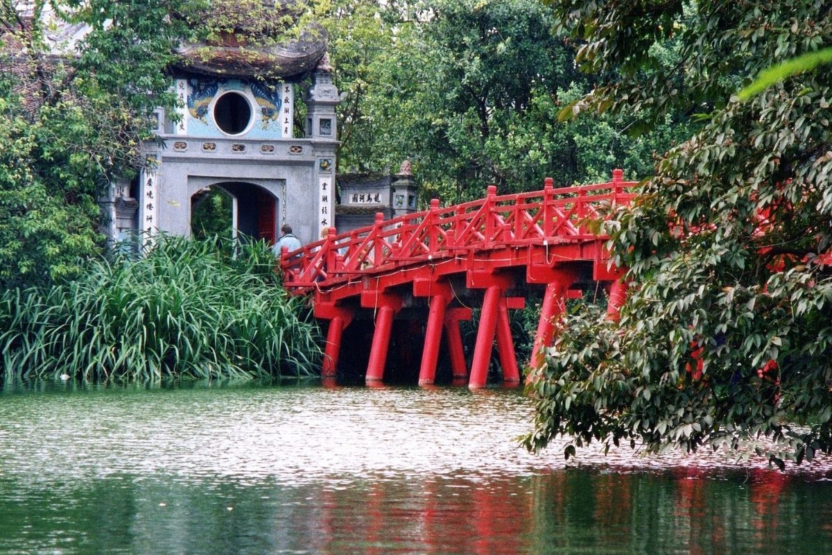 Explore Hanoi’s rich culture, history, and landscapes on this unforgettable journey. 