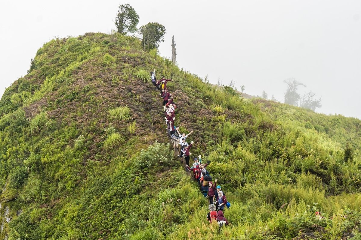 Sapa Tours explore Lung Po Flagpole.