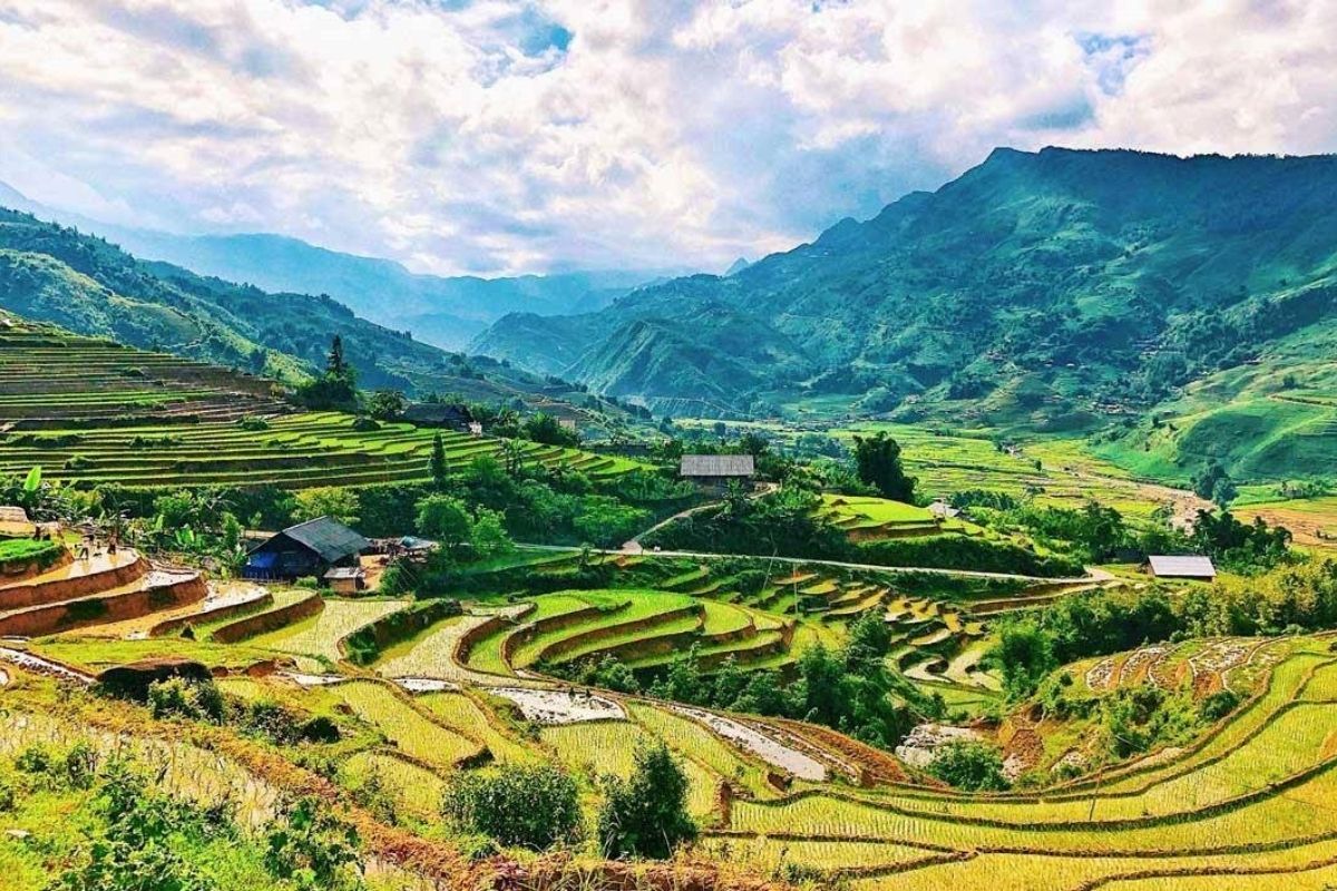 This thrilling trip explores the stunning region of Sapa