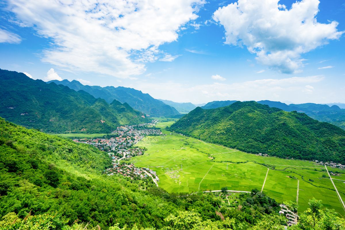 Spiritual Mai Chau Tours Visit Thac Bo Temple (2,3 Days) 