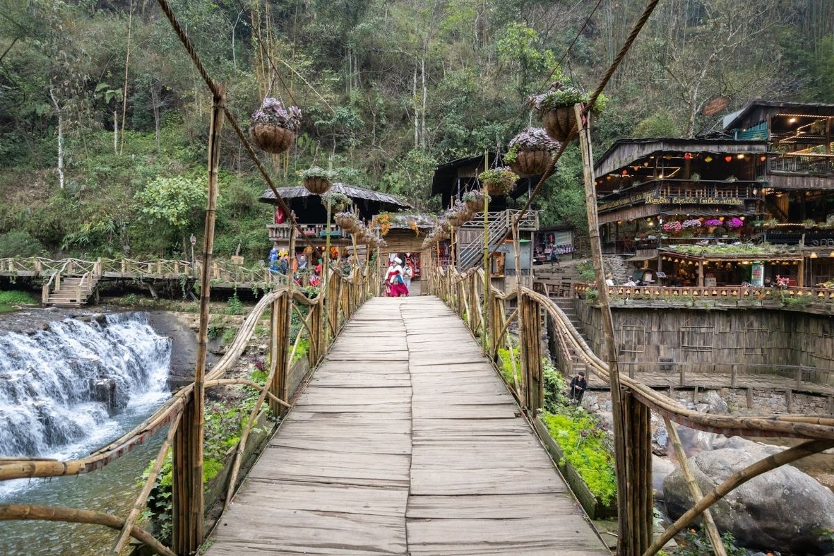 Experience the Sapa Tours visit Bao Ha Temple