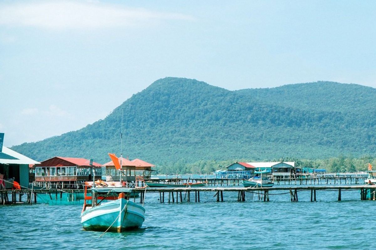 Ecuador To Vietnam Package Tours: 12,14 Days 