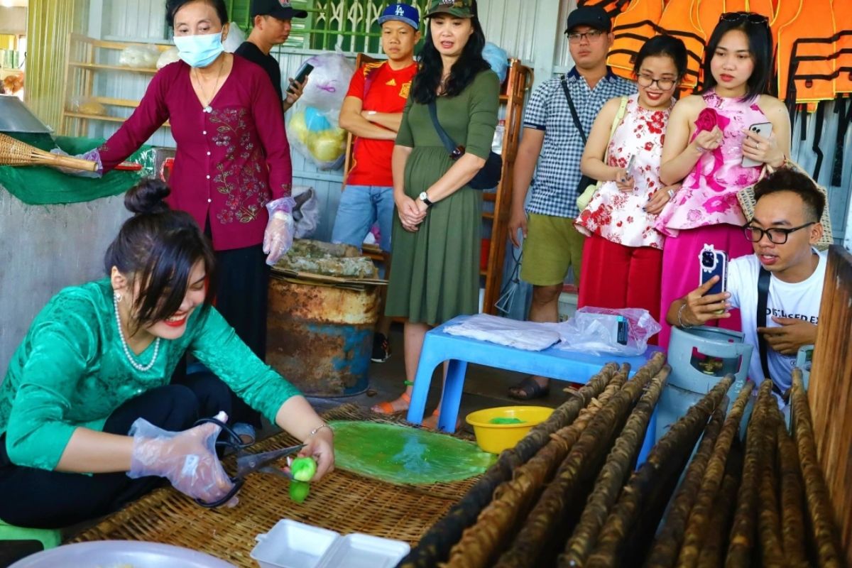 Ecuador to Vietnam Package tours