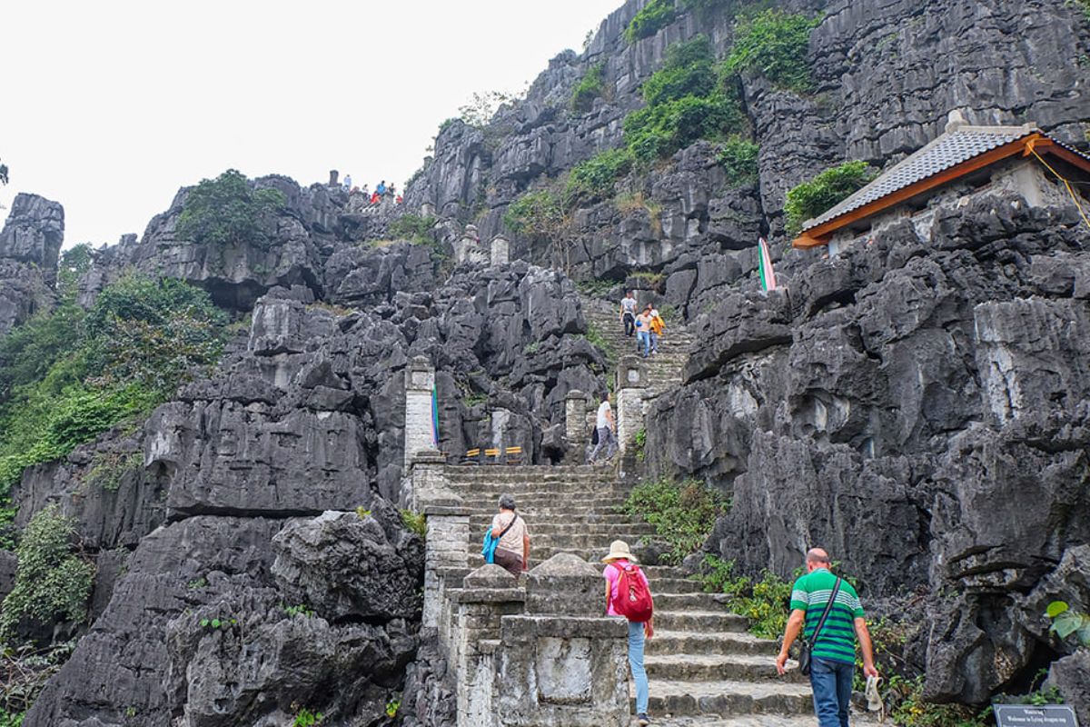 From a 5-day Hanoi – Halong – Ninh Binh trip to a full experience with Sapa’s misty peaks