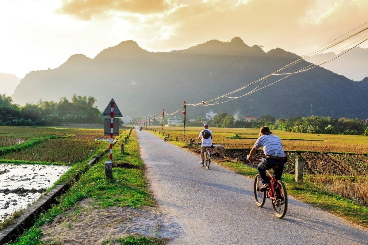 Experience Mai Chau tours discover Hoa Tien lake