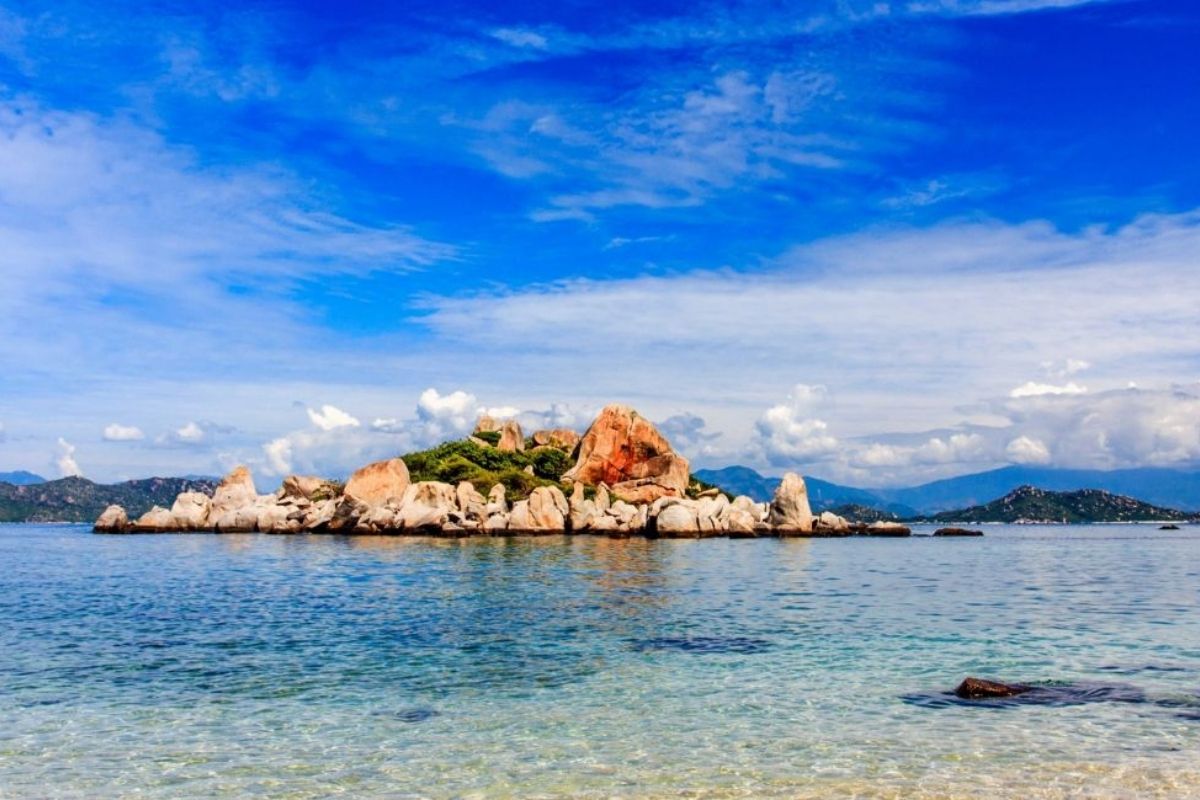 Experience Nha Trang Tours Go Fishing at Deserted Island