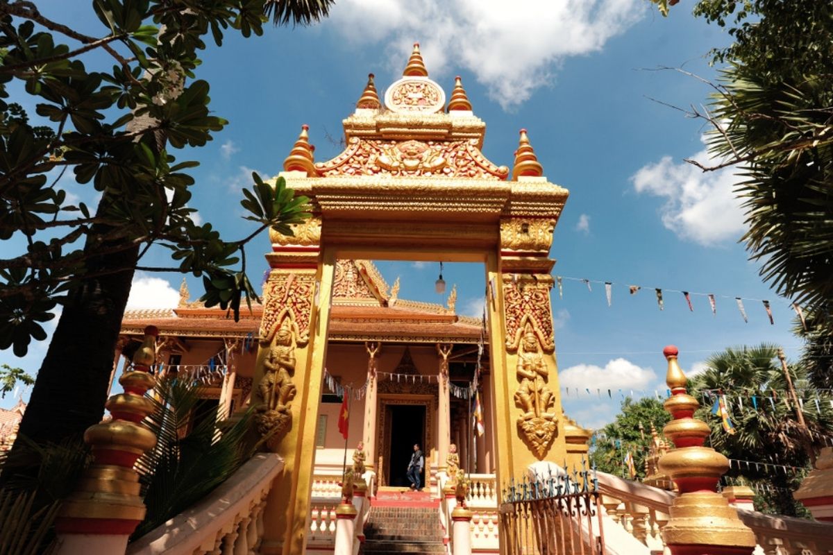 Religious Mekong Tours Visit Pothi Somron Temple: 2,3 Days 