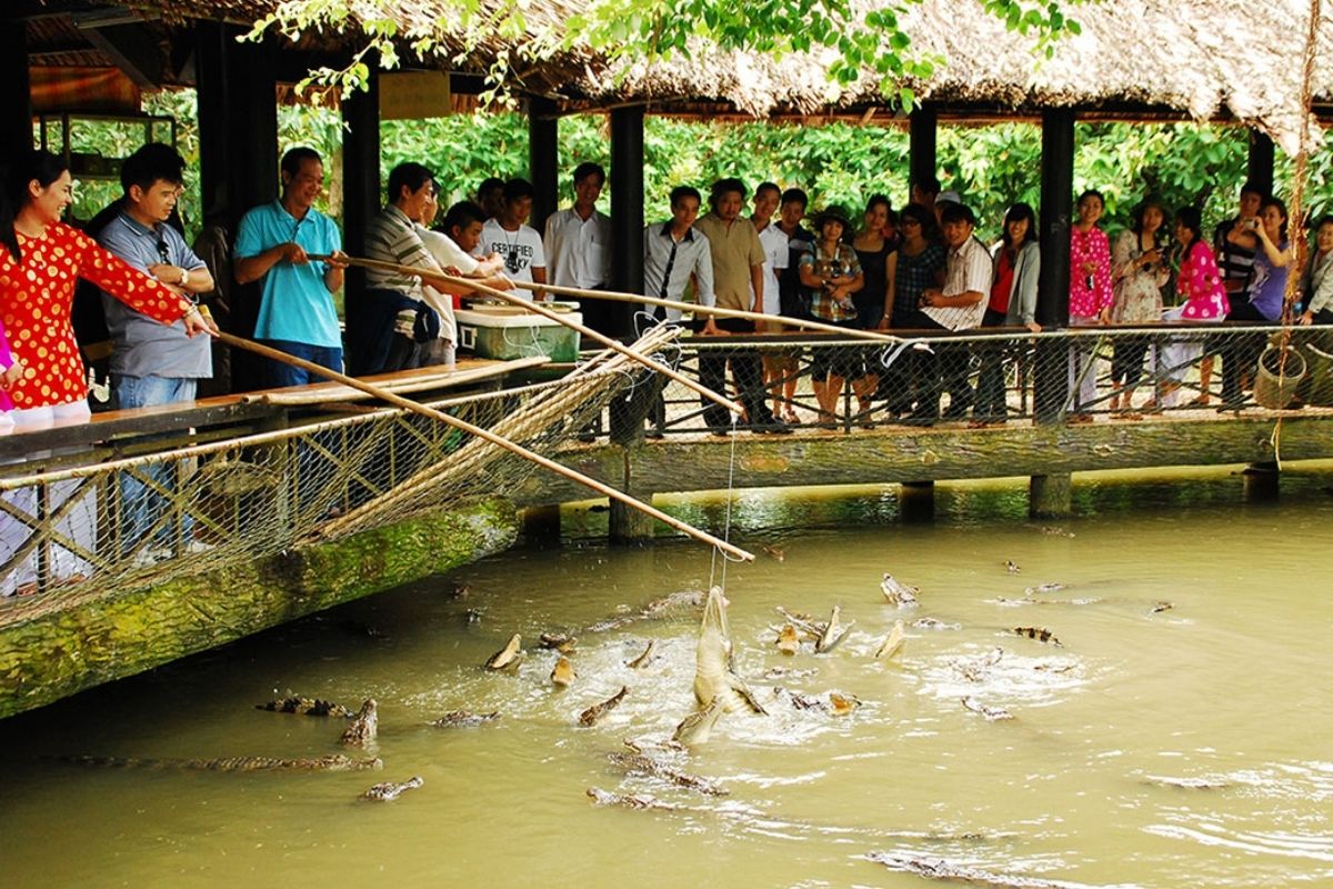 Explore spirituality with Mekong tours visit Pothi Somron Temple