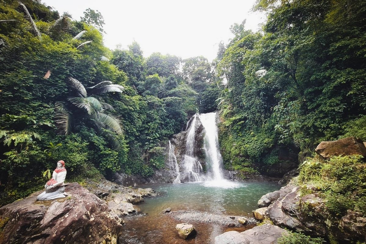 2-3 day adventure of trekking, cycling, and cultural immersion in Vietnam’s stunning natural landscapes