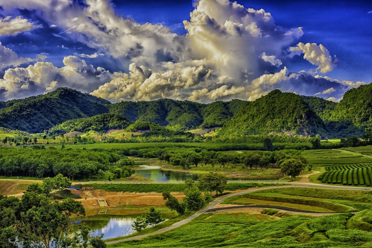 Scenic Mai Chau tours explore Tu Son Waterfall: 2,3 days