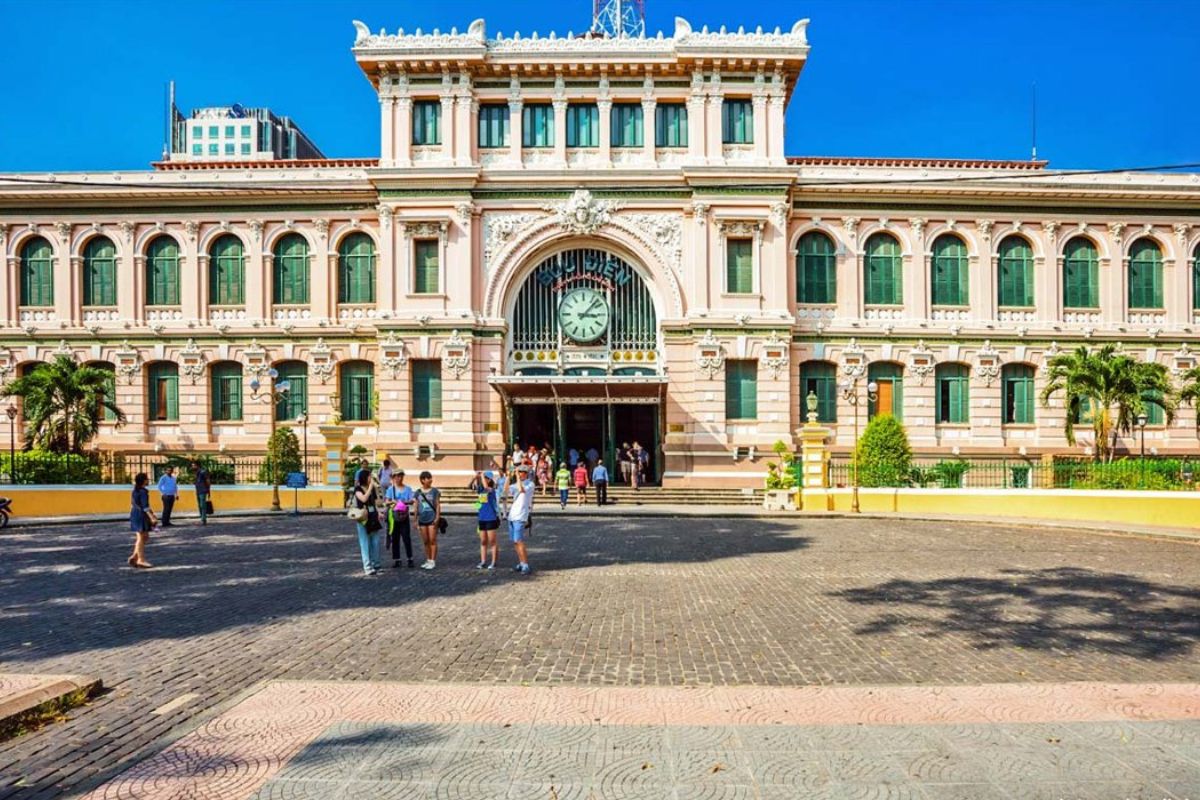  Embark on a Venezuela to Vietnam package tour to explore Ha Noi