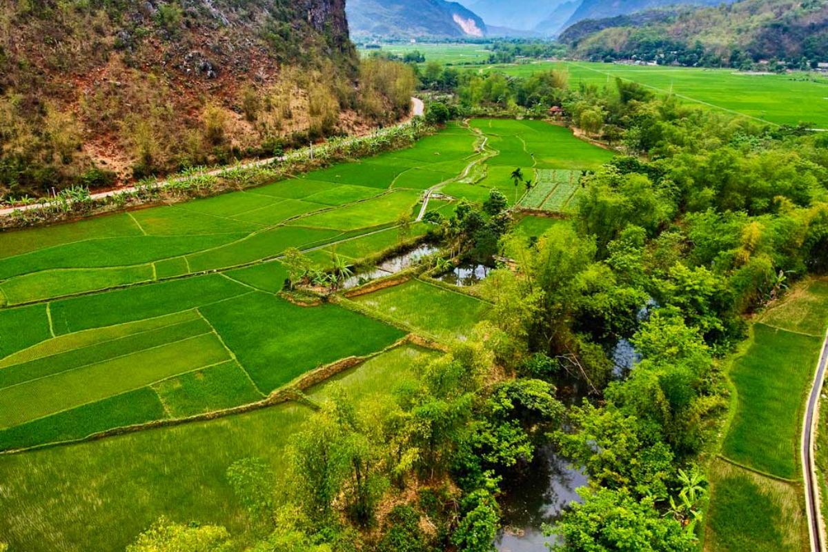 Discover Mai Chau Valley with Mai Chau to Pu Luong tours of Adventure
