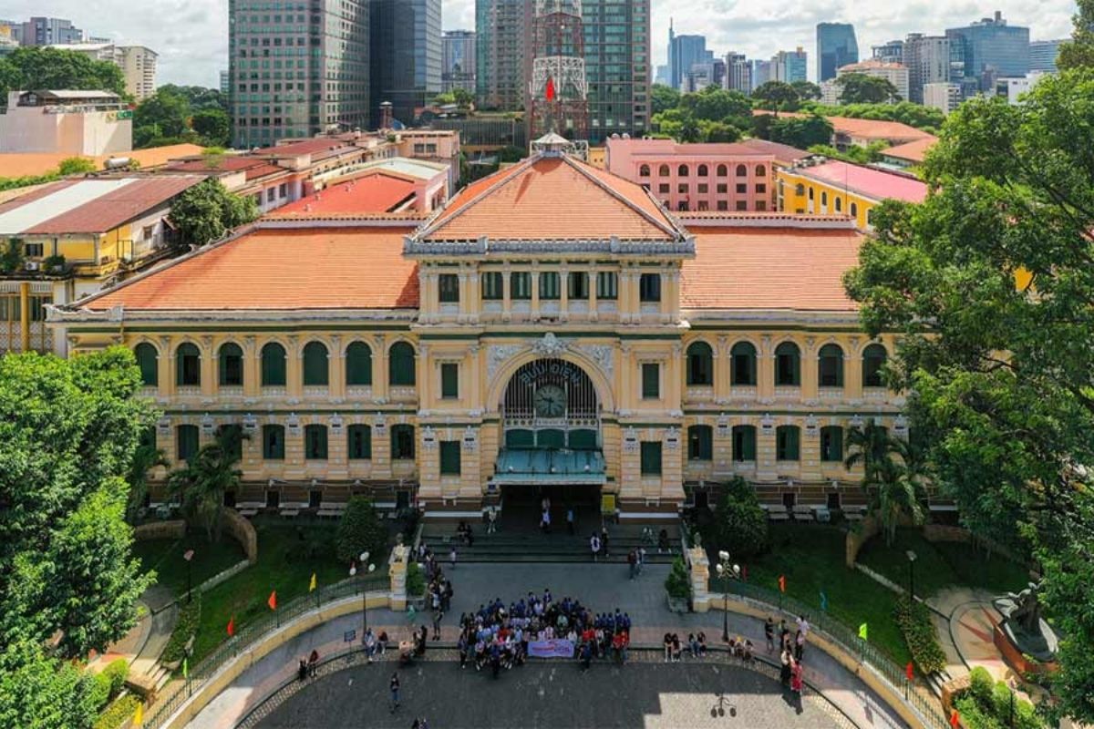 Explore Central Post Office with Mekong Tours from Ho Chi Minh City to Phnom Penh