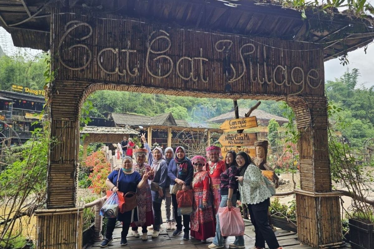sapa village vietnam with Cat Cat Village