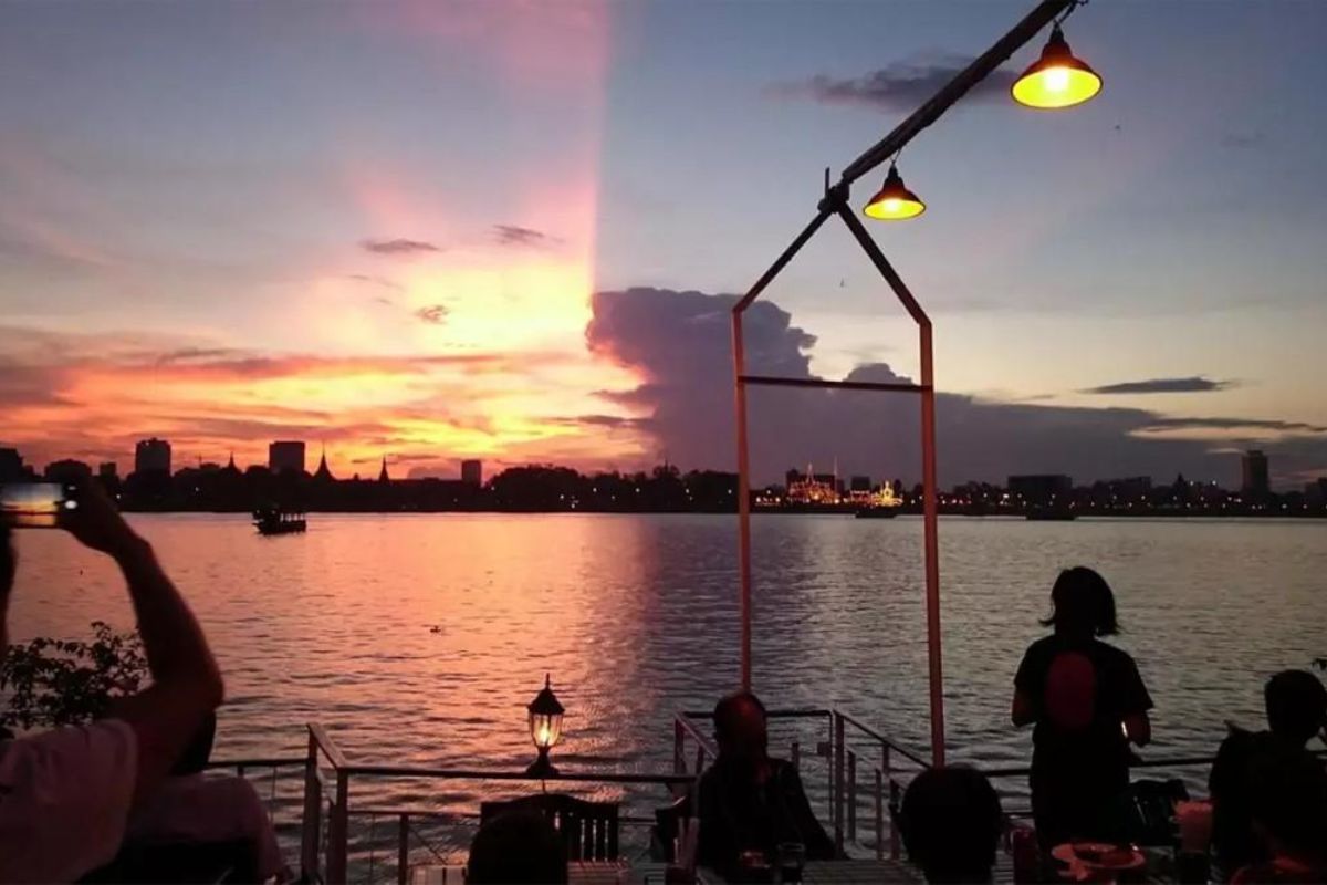 A sunset cruise on the Tonle Sap