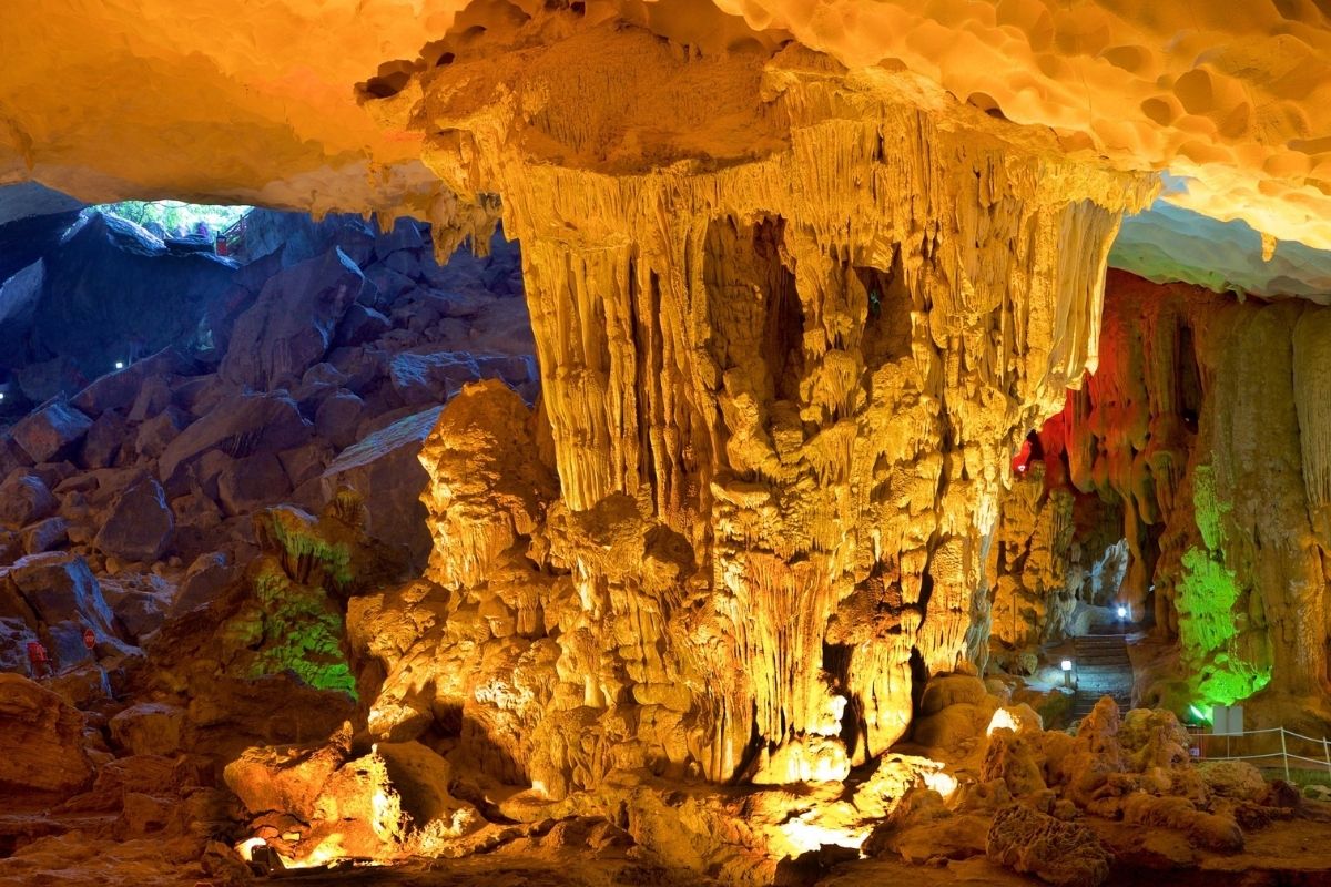 Sung Sot Cave