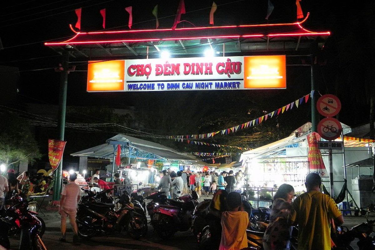 Discover the soul of Phu Quoc with Dinh Cau Night Market Phu Quoc island Tours