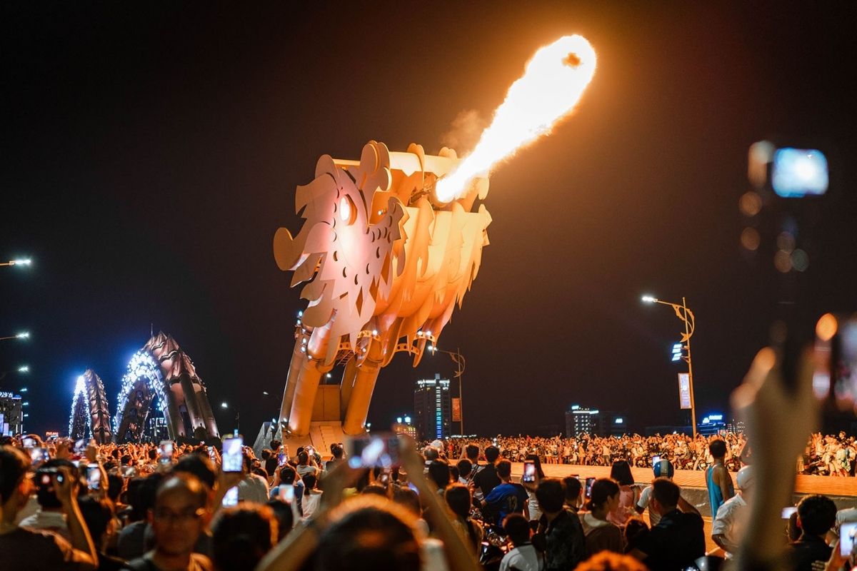Dragon Bridge Fire And Water Show For Danang Tours 
