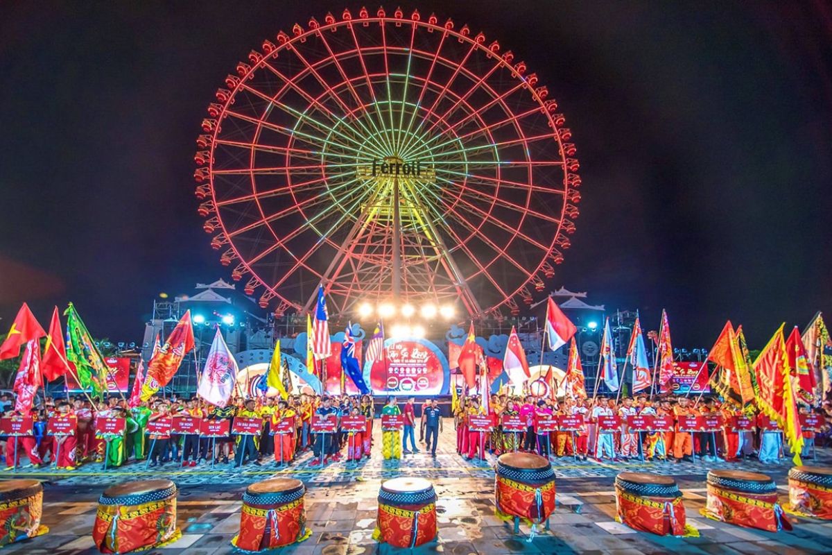 Fun at Asia Park with Dragon Bridge Fire and Water Show