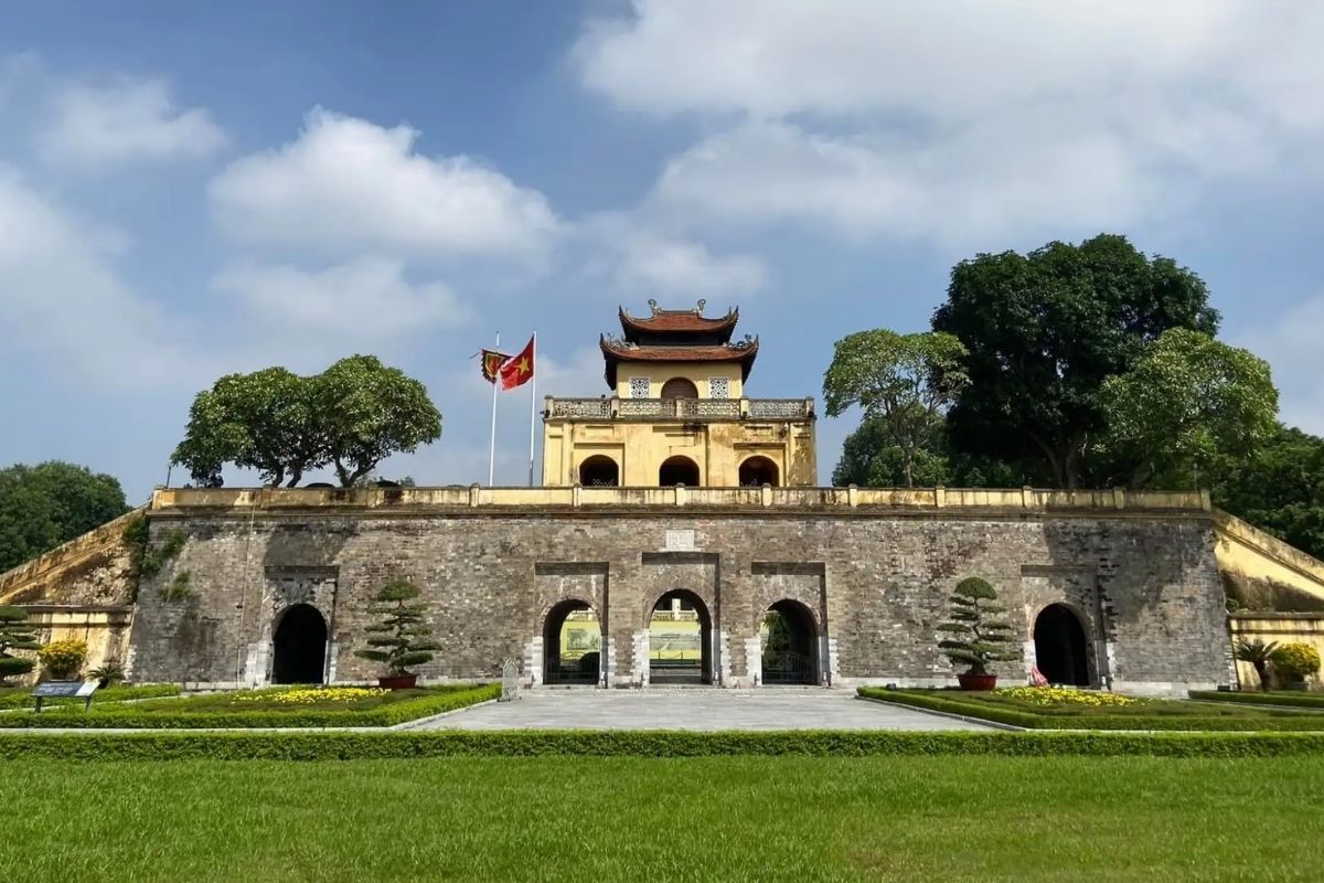 Discover Hoang Thanh Thang Long with Hanoi & Halong tours