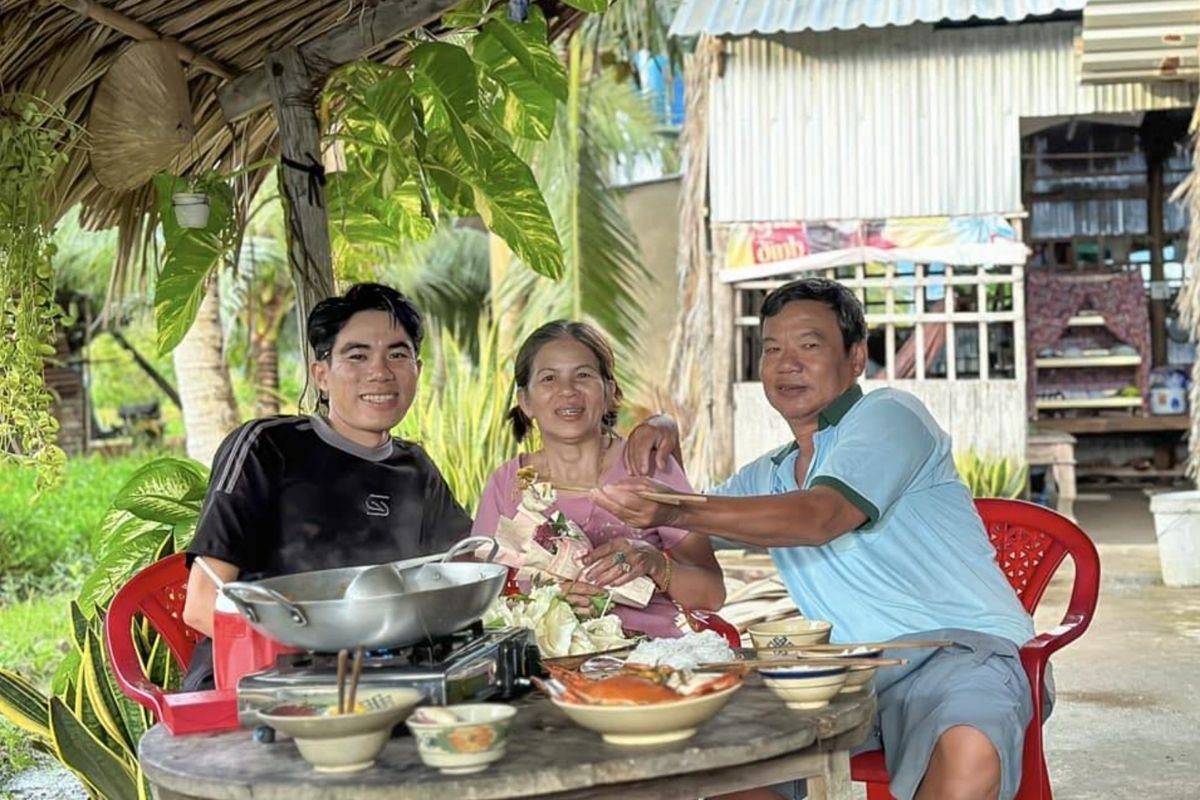Mekong tours stay with local families