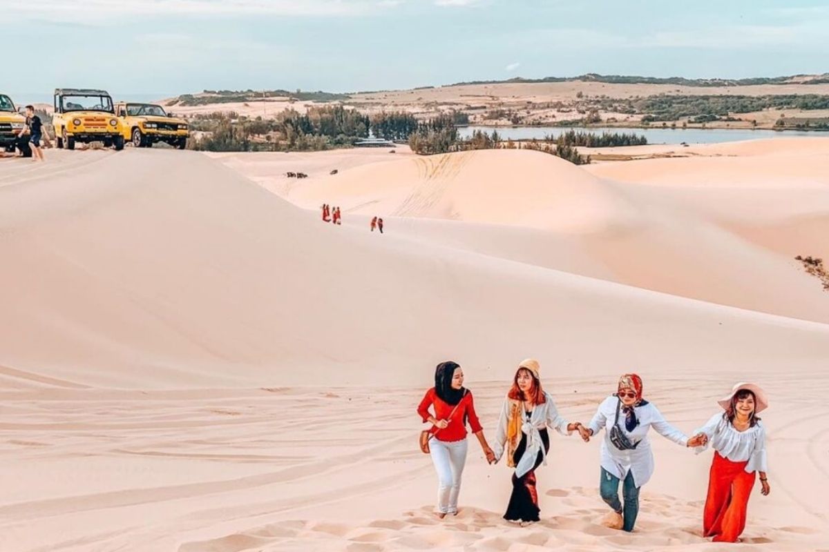 Travel to breathtaking White Sand Dunes with Muslim Saigon – Mui Ne – Dalat – Nha Trang Tours