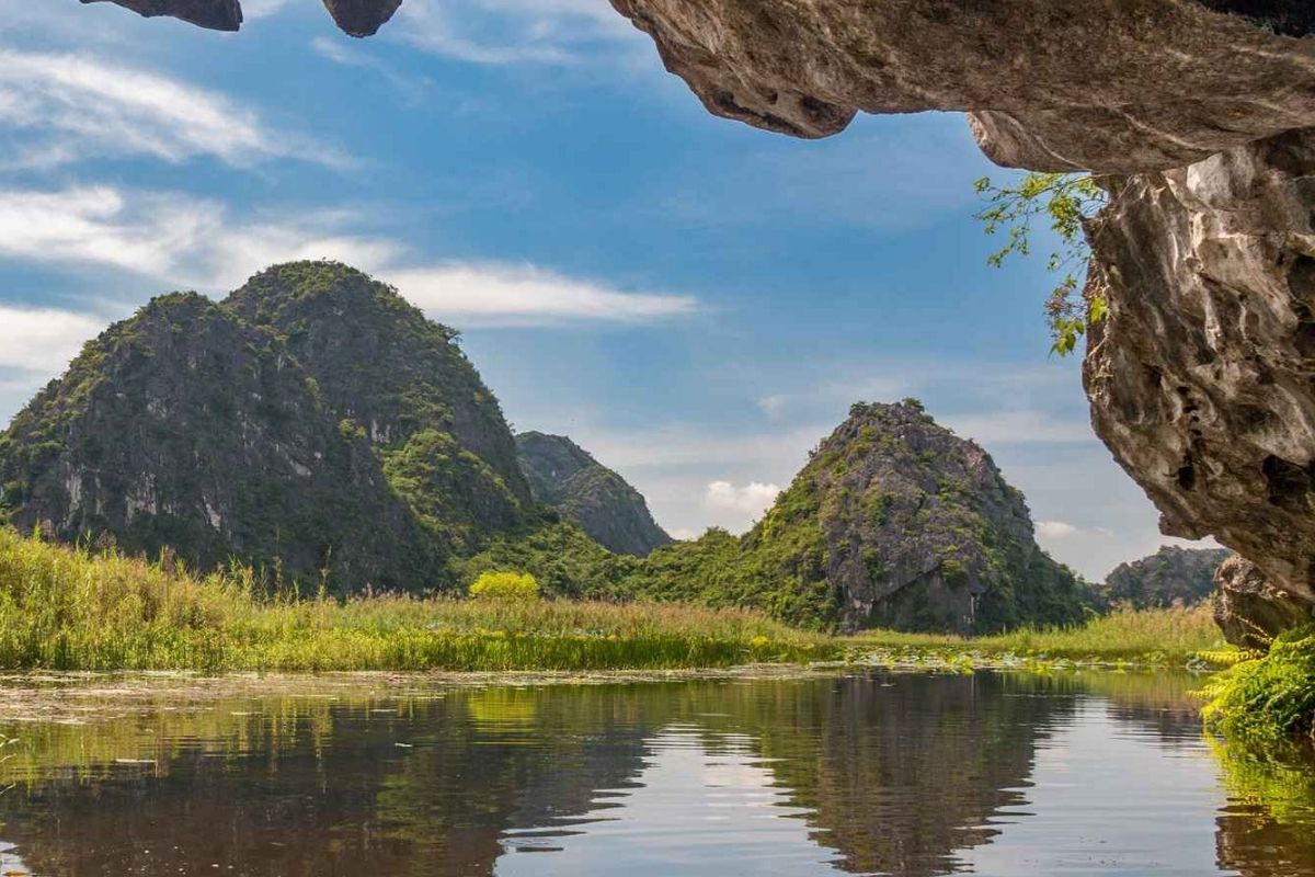 Van Trinh Cave in the top tourist destinations in Nho Quan
