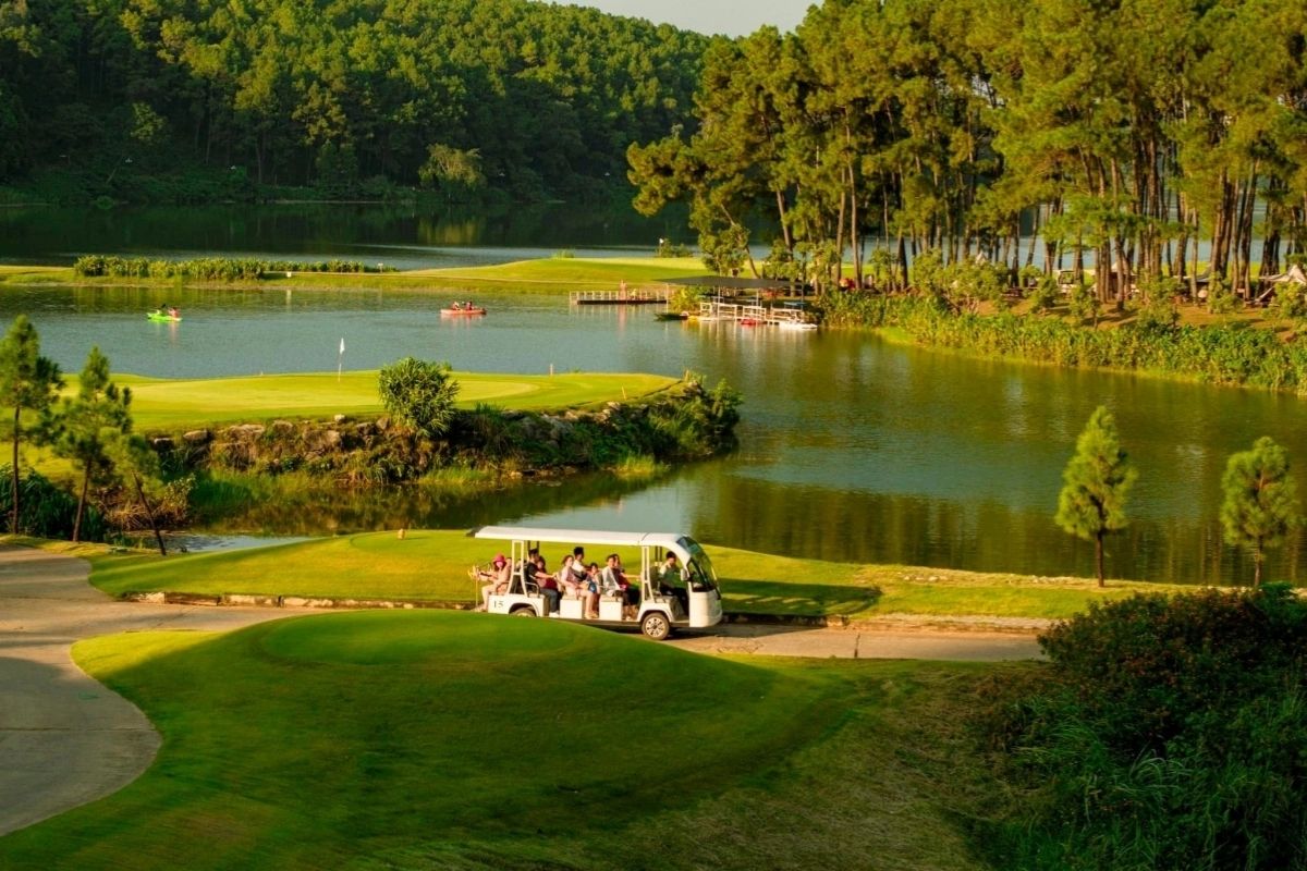 Dong Chuong Lake in the top tourist destinations in Nho Quan